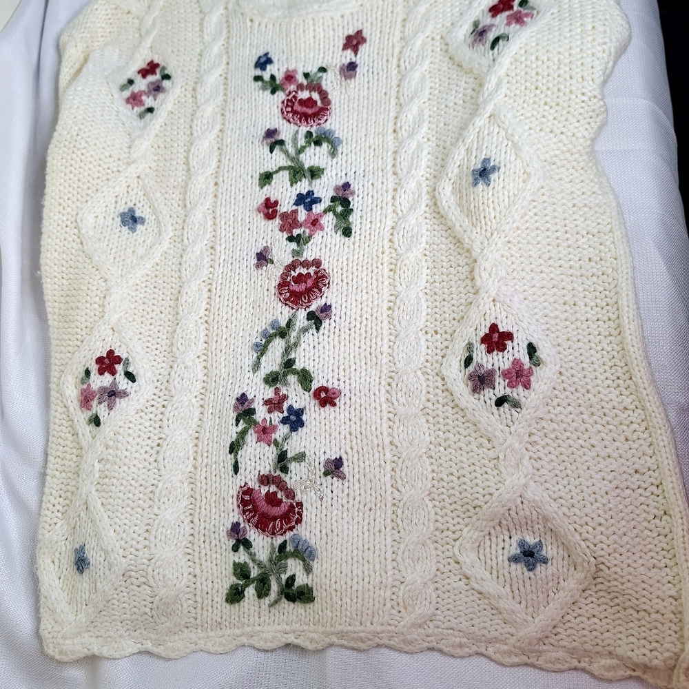 Bobbie Brooks hand knitted, cottage core, granny core 55% Ramie sweater. - Picture 2 of 6